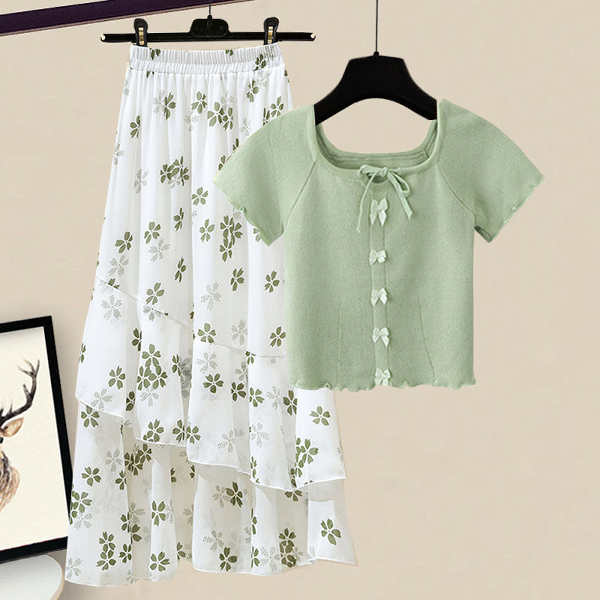 グリーン/Tシャツ+ホワイト/スカート