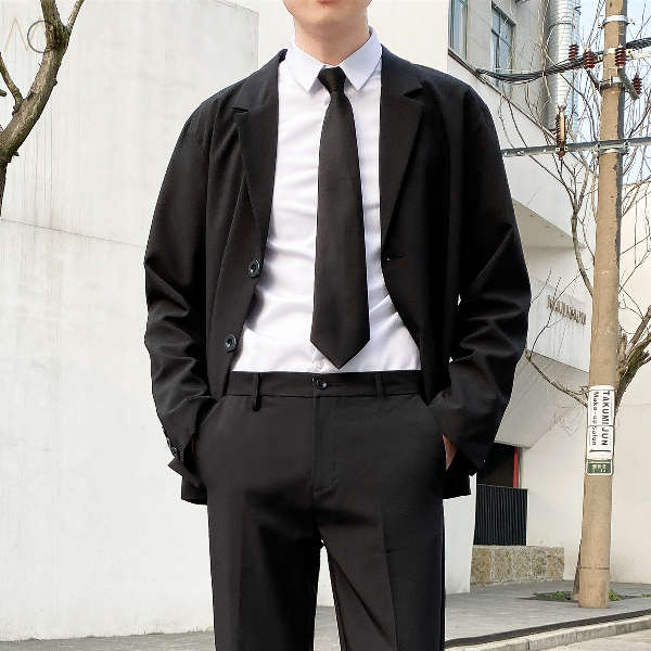 ブラック/スーツ+ホワイト/シャツ
