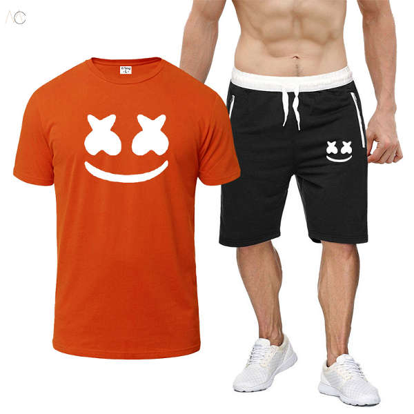 オレンジ/Tシャツ+ブラック/ショートパンツ