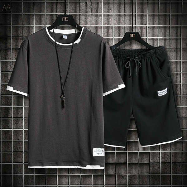 グレー/Tシャツ+ブラック/ショートパンツ