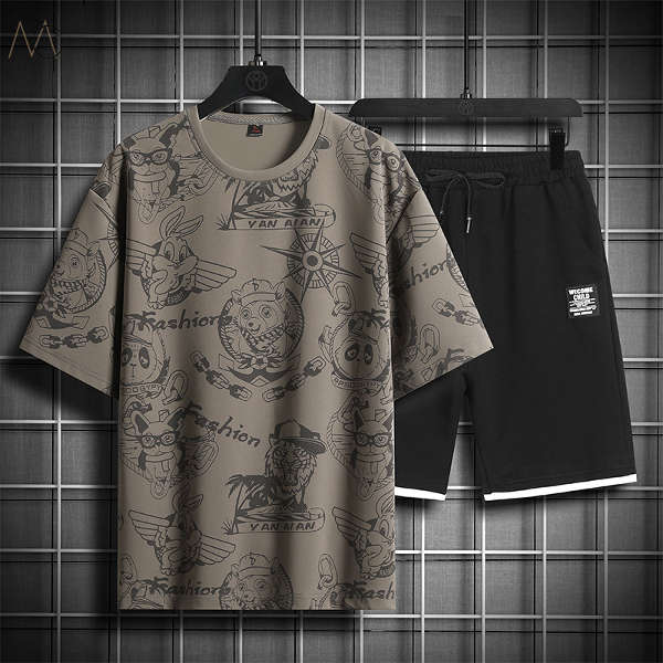 グレー/Tシャツ+ブラック/ショートパンツ