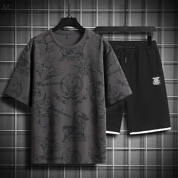 ダークグレー/Tシャツ+ブラック/ショートパンツ