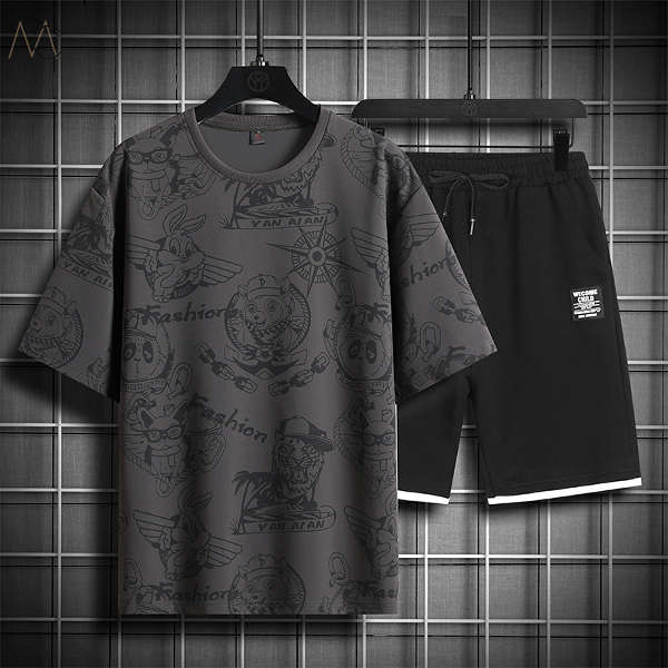 ダークグレー/Tシャツ+ブラック/ショートパンツ