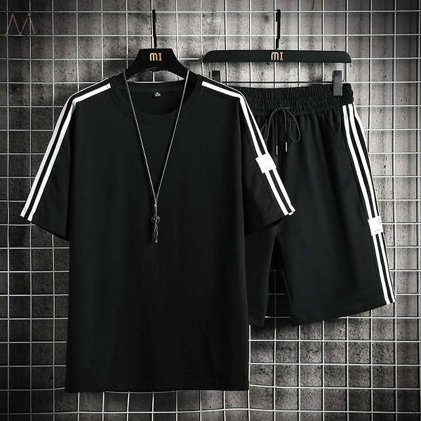 ブラック/Tシャツ+ブラック/ショートパンツ