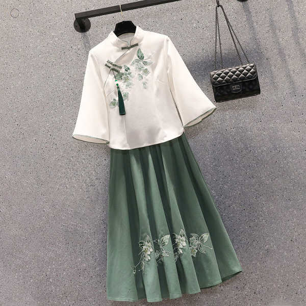 ホワイト/シャツ＋グリーン/スカート