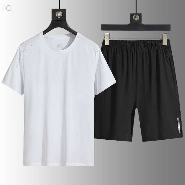 ホワイト/Tシャツ+ブラック/ショートパンツ